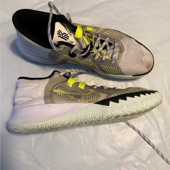 Nike Kyrie Flytrap White Volt size 13 - Picture 6 of 7